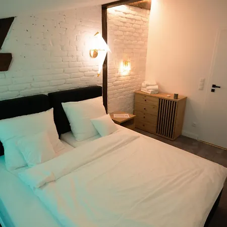 Apartment Ts *