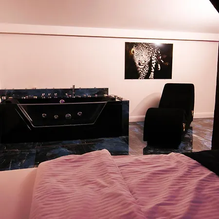Apartment Ts *